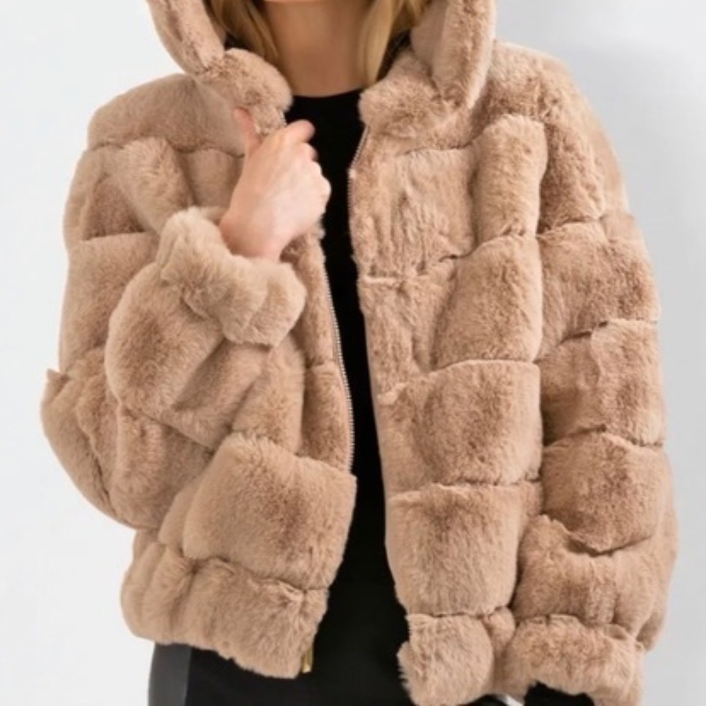 NWT BCBGMAXAZRIA soft Faux Fur hooded Jacket